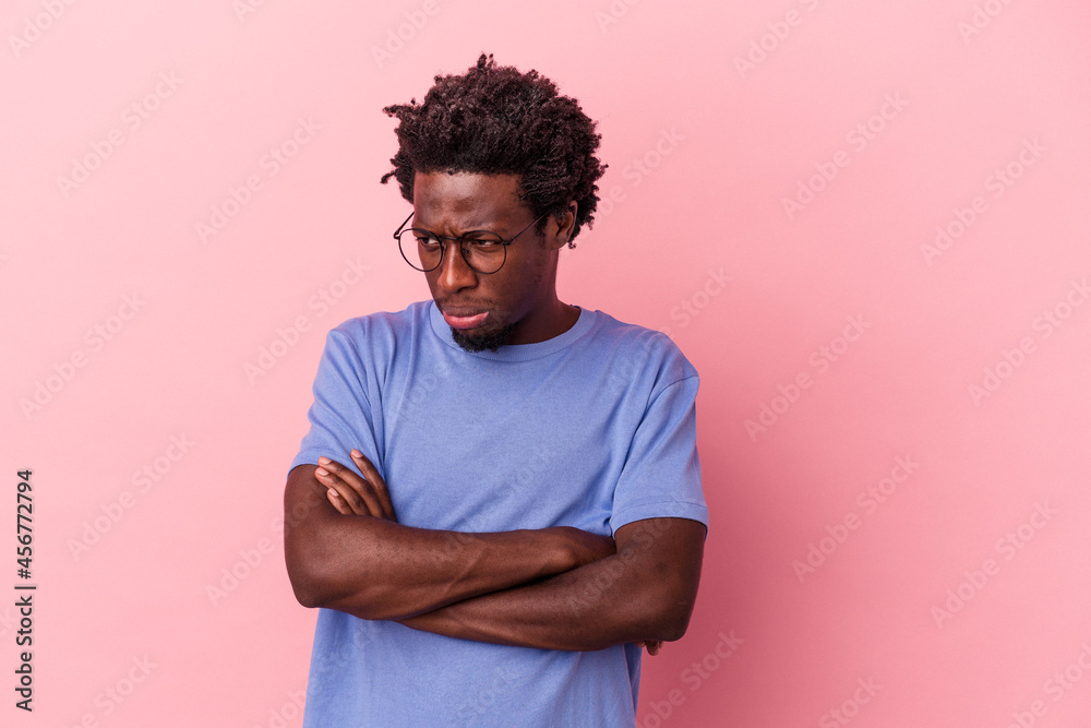Obraz premium Young african american man isolated on pink background tired of a repetitive task.