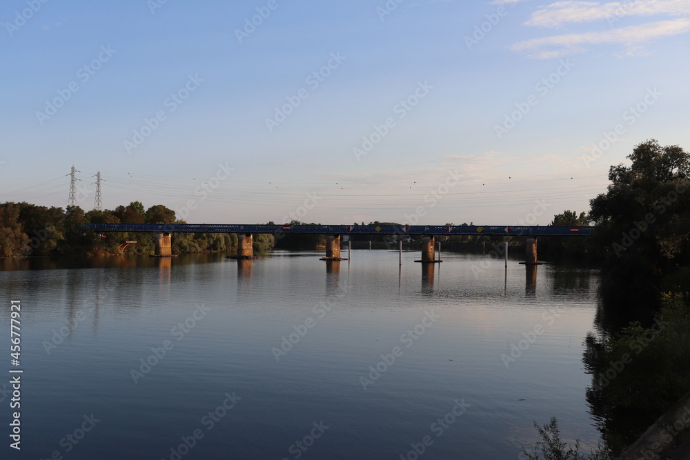 Le pont Jean Richard sur la riviere Saone, ville de Chalon sur Saone, departement de Saone et Loire, France