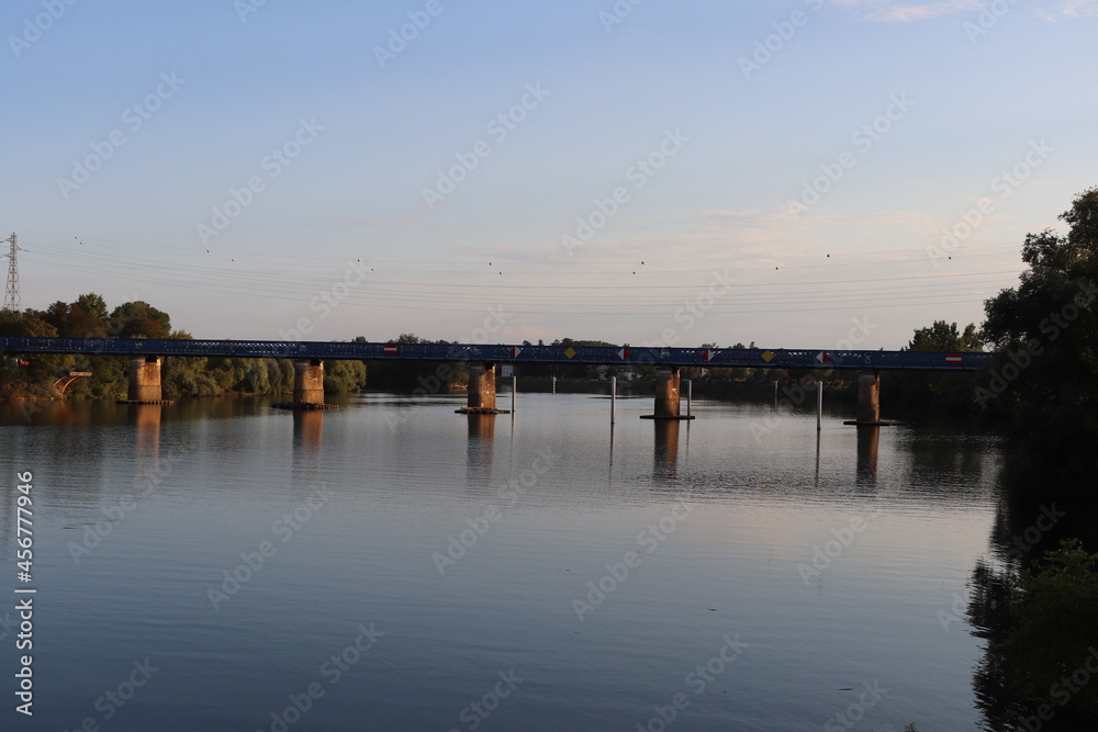 Le pont Jean Richard sur la riviere Saone, ville de Chalon sur Saone, departement de Saone et Loire, France