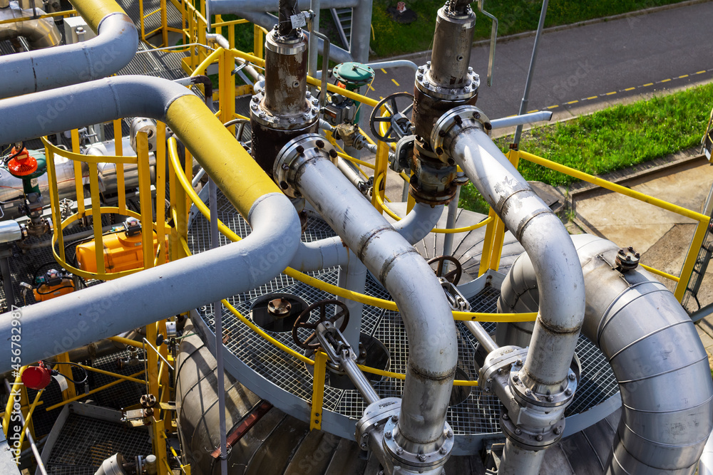 The technological equipment of the valve was cut off by installations for the production of liquefied gas. The technological equipment of the valve was cut off by installations for the production of liquefied gas.