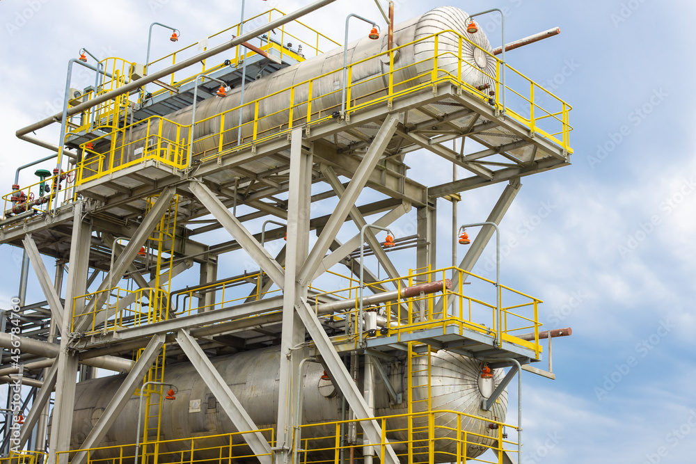 The technological equipment of the valve was cut off by installations for the production of liquefied gas. The technological equipment of the valve was cut off by installations for the production of liquefied gas.