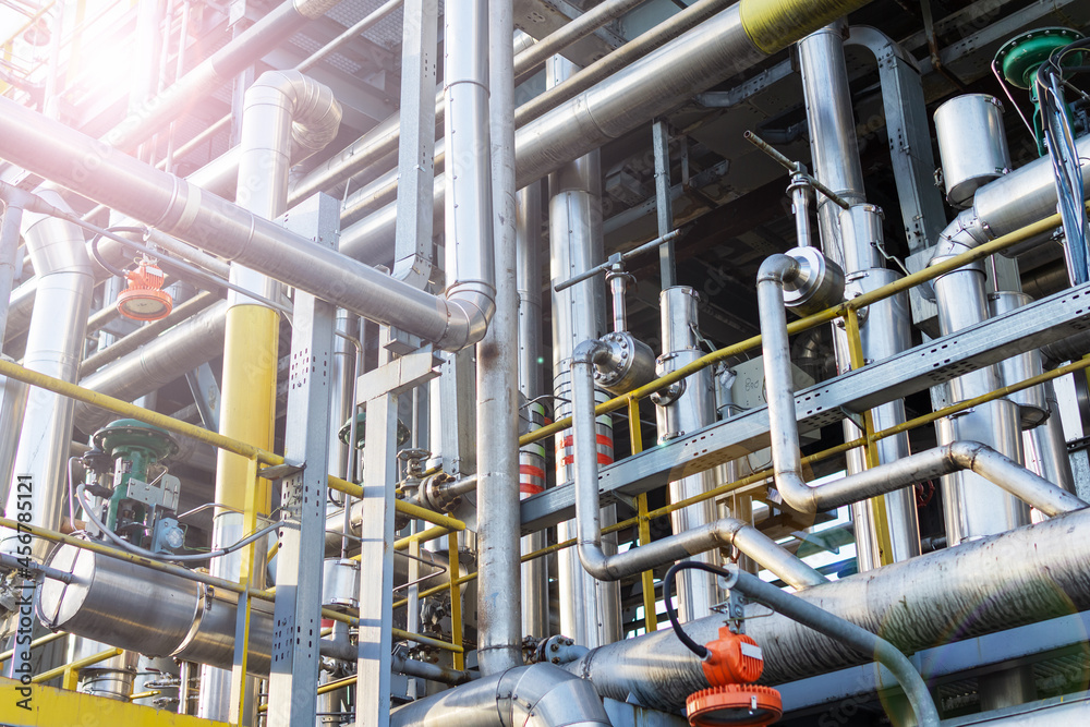 Abstract view of a set of pipelines running through a liquefied gas production plant.