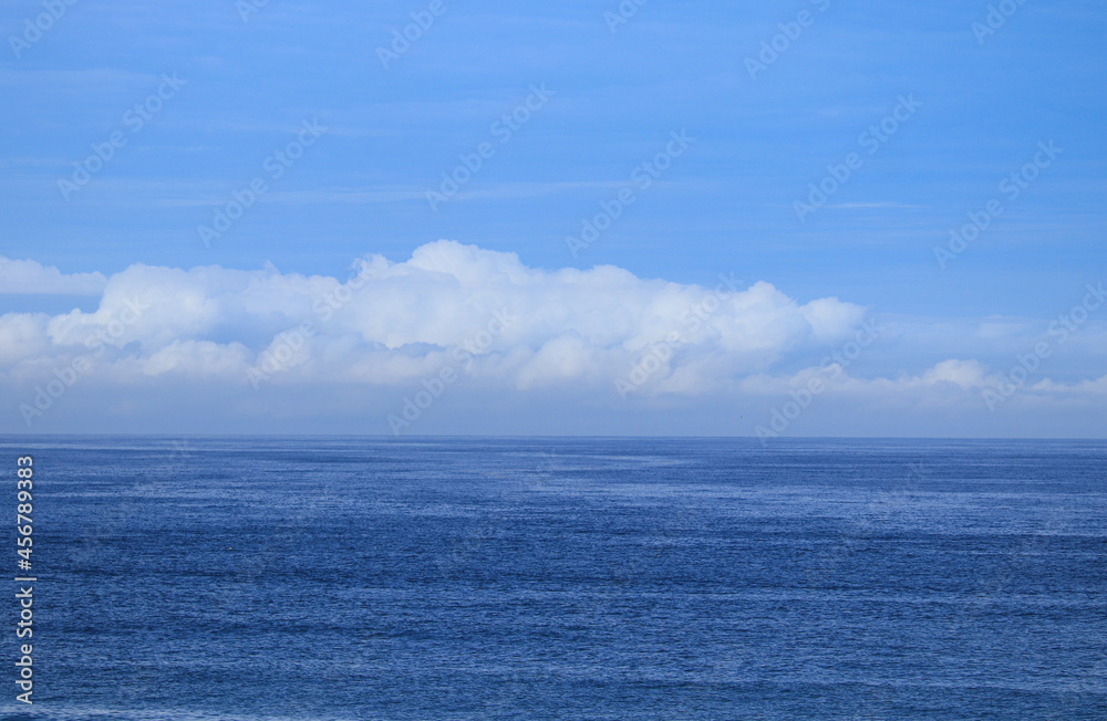 Fototapeta premium blue sky and sea