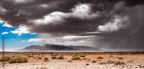 Fotografi rain is coming, Namibia