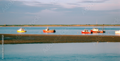 Fototapeta Naklejka Na Ścianę i Meble -  Chatham, Cape Cod Fish Pier and Harbor