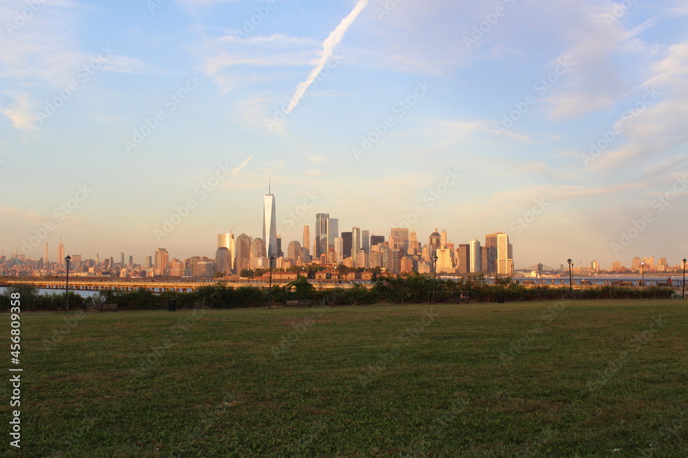 Obraz premium sunset in the city