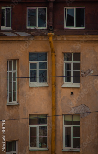 facade of an old building © Дарья Зубарева