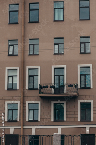 windows of a building © Дарья Зубарева