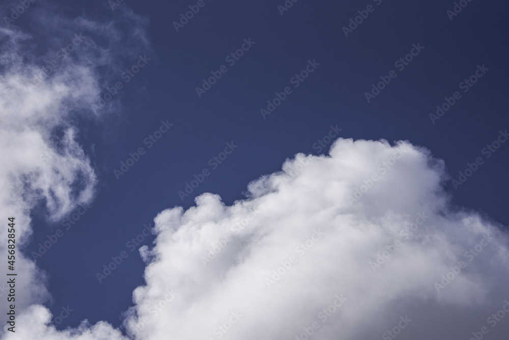 Obraz premium Beautiful clouds in the sky 