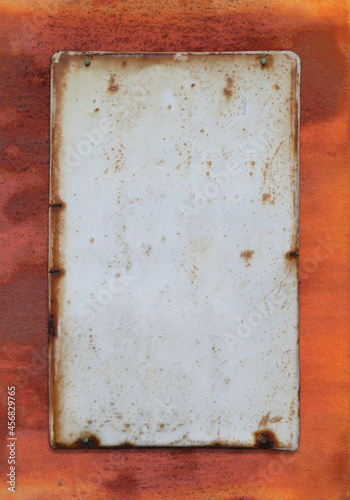 錆色の背景とブリキの看板 © AGRX