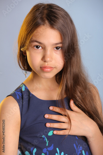 Canvas Print Close-up portrait with hand near face