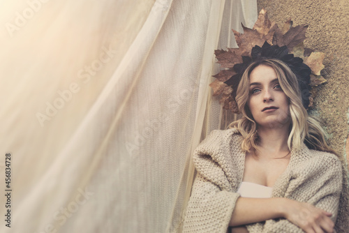Obraz na plátně Autumn styled young woman with leaf crown