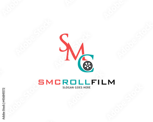 Foto Initial Letter SMC Roll Films Logo Design Vector
