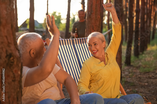 Mature couple at barbecue p...