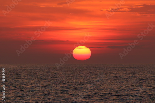 Fototapeta Naklejka Na Ścianę i Meble -  sunset over the sea, romantic background