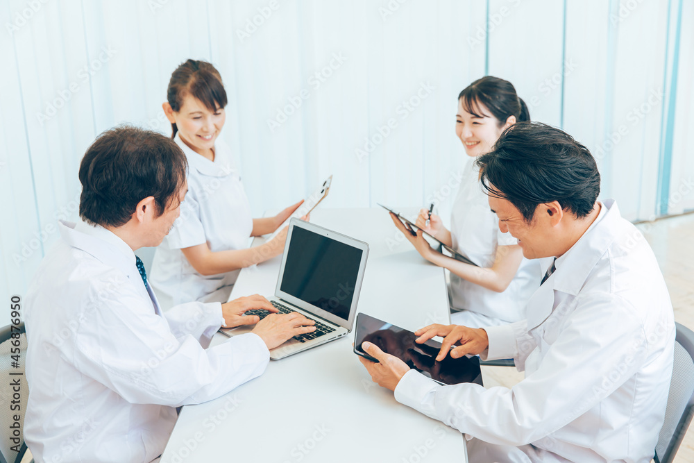 医療現場・カンファレンス(パソコン)
医療現場・カンファレンス(パソコン)