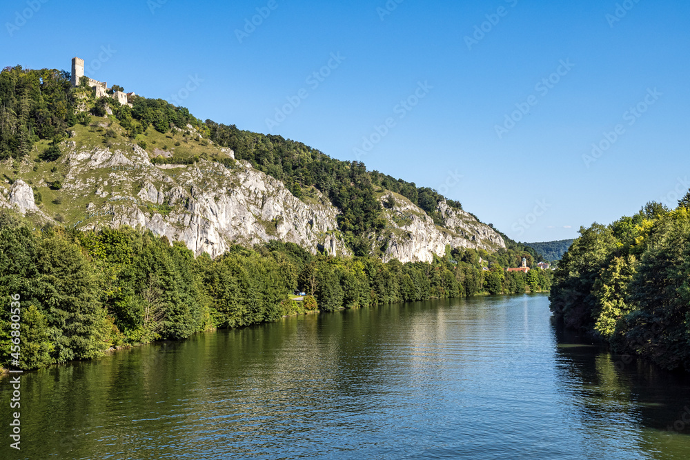 Fototapeta premium The ruins of Randeck castle in Markt Essing over the river Altmuehl in Bavaria, Germany