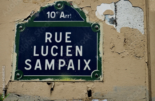 Φωτογραφία Rue Lucien Sampaix. Plaque de nom de rue. Paris.