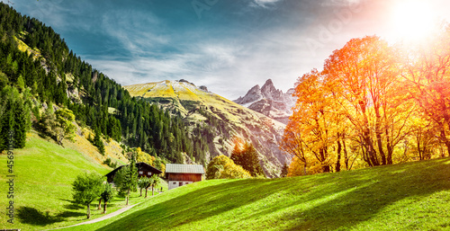 Einödsbach bei Obersdorf mit Blick auf die Allgäuer Hochalpen