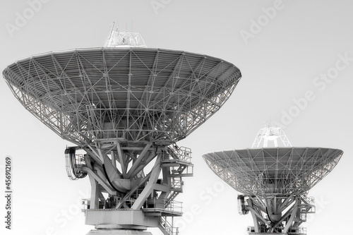 CSIRO narrabri antennae BW photo