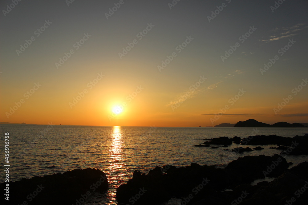 Fototapeta premium 日本の自然と田舎の景色！瀬戸内の夕日