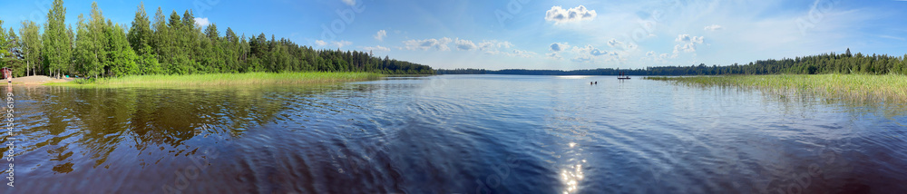 Badesee Gränssjön in Schweden, nähe Vimmerby, im Panorama