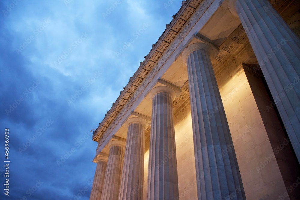 Façade of Washington DC's Lincoln Memorial, at dusk.