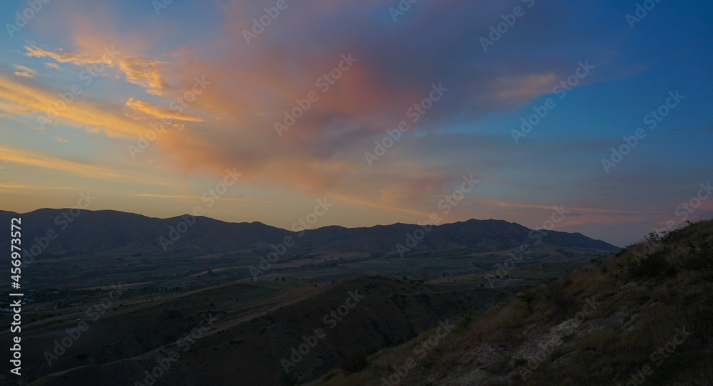 Obraz premium Mountain view at sunset