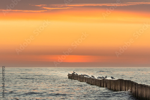 Zachód słońca nad Morzem Bałtyckim w miejscowości Wicie