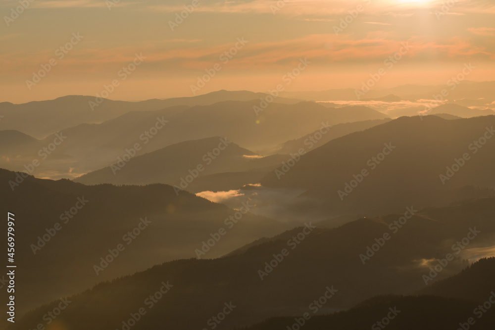 Fototapeta premium morning sun over the mountains