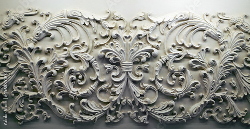 White wall decorated with stucco, in the Renaissance, Baroque.
