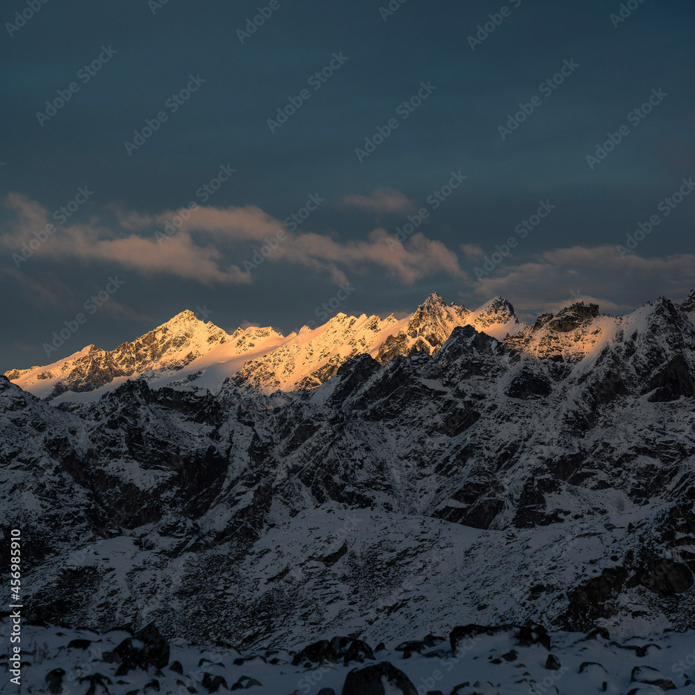 Obraz premium sunrise over the mountains