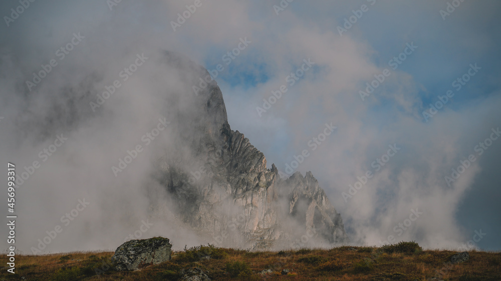 Fototapeta premium Misty Moutain