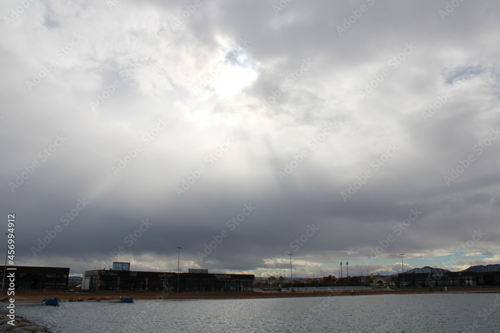 Derrière le nuage, le soleil brille toujours