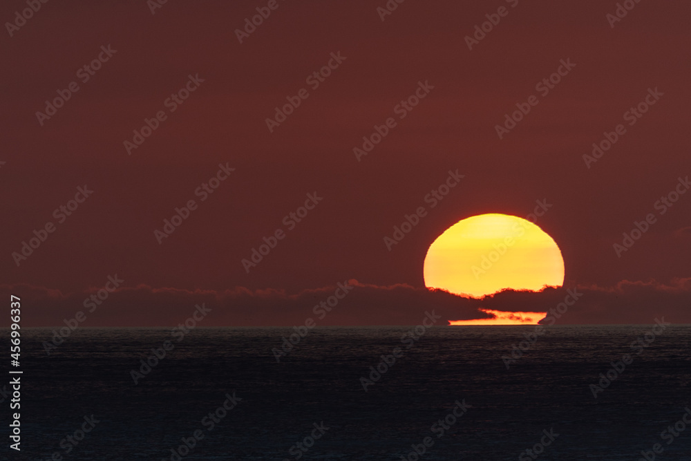 Sunset sequence at sea with spectacular colors! Sunset sequence at sea with spectacular colors!