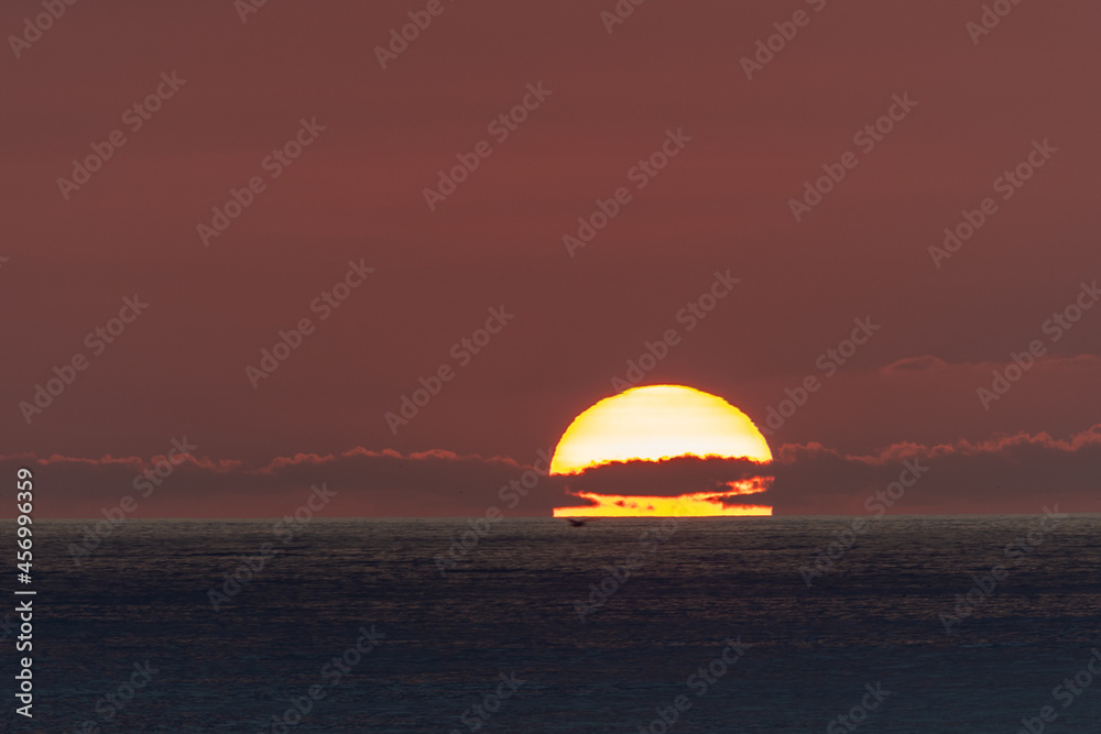 Obraz premium Sunset sequence at sea with spectacular colors!