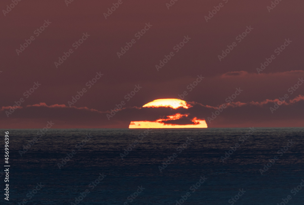 Fototapeta premium Sunset sequence at sea with spectacular colors!