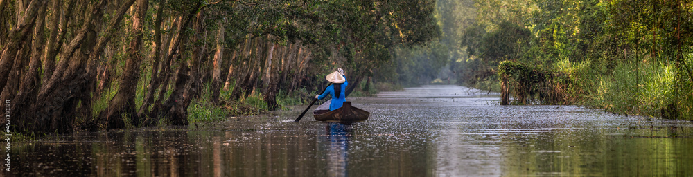 Fototapeta premium Lone paddler