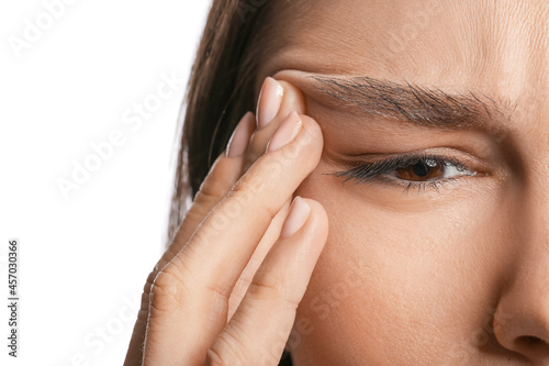 Young woman with brown eyes...