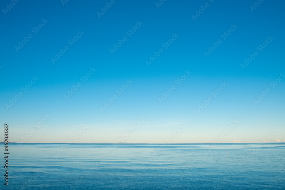 Fototapeta premium アメリカンビレッジから宜野湾方面の海