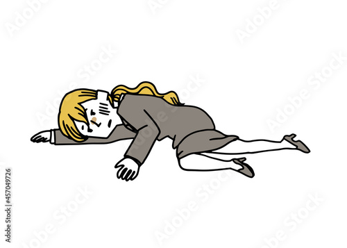 倒れているスーツの女性