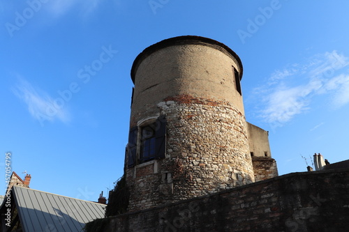 Maison typique, vue de l'exterieur, ville de Chalon sur Saone, departement de Saone et Loire, France photo