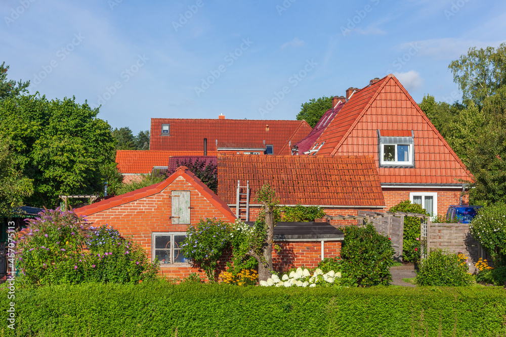 Wohnhäuser am Deich im Grünen, Grolland, Bremen, Deutschland