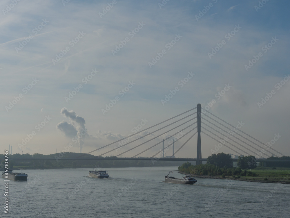 Fototapeta premium Morgennebel am Rhein bei Wesel