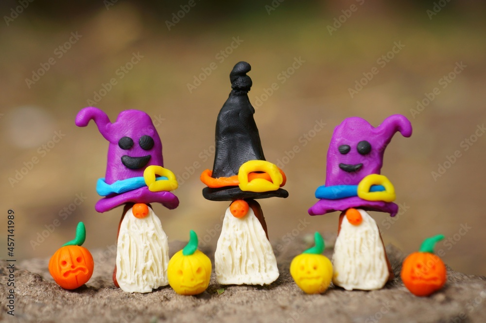 Figures of three dwarfs in a festive hat. There are pumpkin figures nearby. Figures of three dwarfs in a festive hat. There are pumpkin figures nearby.