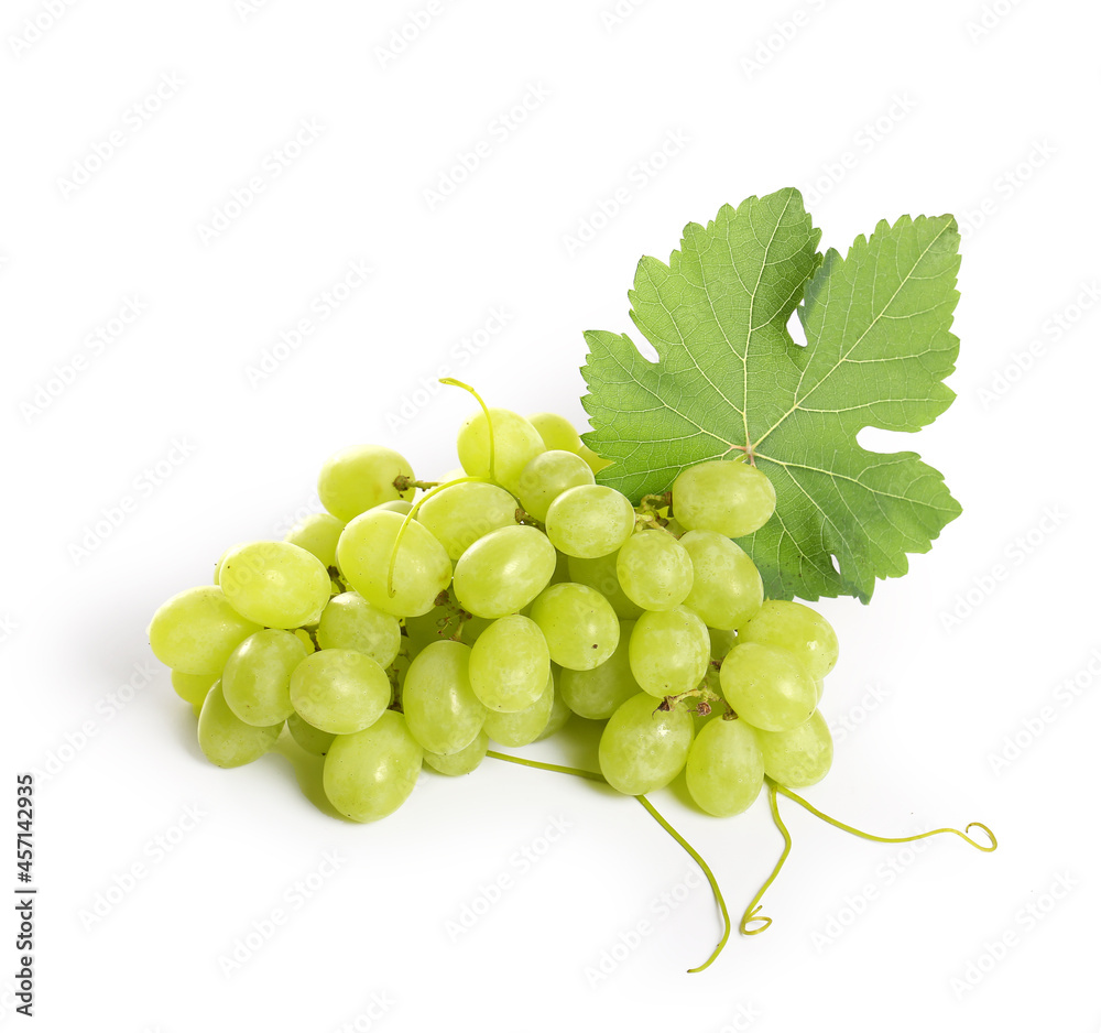 raisin vert, isolé sur fond blanc raisin vert, isolé sur fond blanc