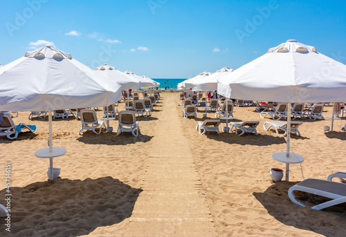 Fototapeta Naklejka Na Ścianę i Meble -  Sunbeds and umbrellas on a sandy beach