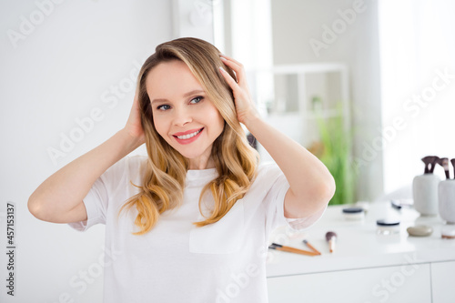 Photo portrait young woman in white pajama smiling happy in the morning near mirror table