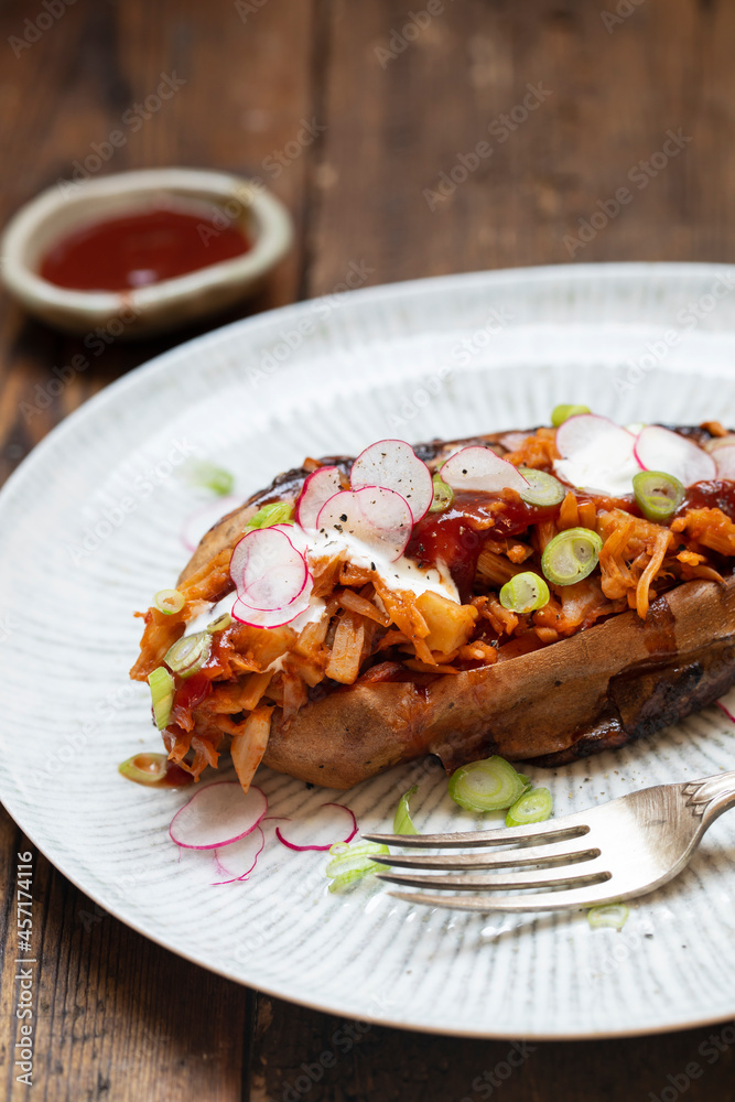 Baked sweet potato with barbeque jackfruit