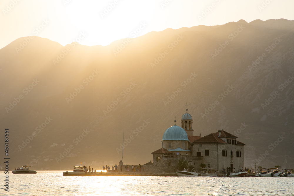 Kirche Unsere Liebe Frau von den Felsen in der Bucht von Kotor, Montenegro